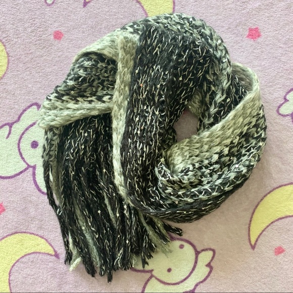 Scarf - Picture 2 of 5